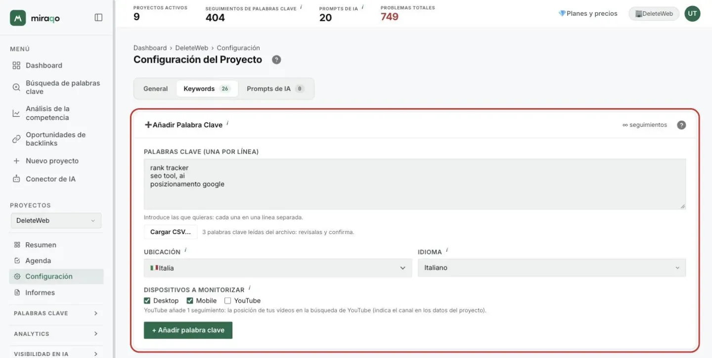 El formulario Añadir Palabra Clave resaltado tras cargar un CSV: las tres keywords leídas del archivo en el campo, junto al botón Cargar CSV… la nota 3 palabras clave leídas del archivo: revísalas y confirma, luego Ubicación, Idioma, dispositivos y el botón + Añadir Palabra Clave