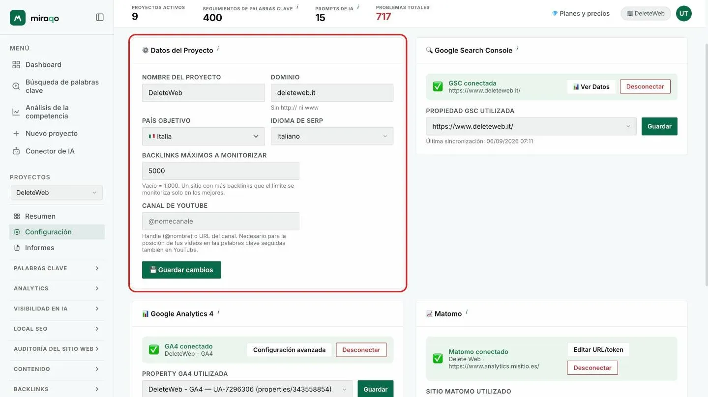 La pestaña General con la tarjeta Datos del proyecto resaltada: Nombre del proyecto, Dominio, País objetivo, Idioma de búsqueda, Backlinks máximos a monitorizar con la cuota restante, Canal de YouTube y el botón Guardar cambios; a la derecha la tarjeta Google Search Console con Conectar con Google