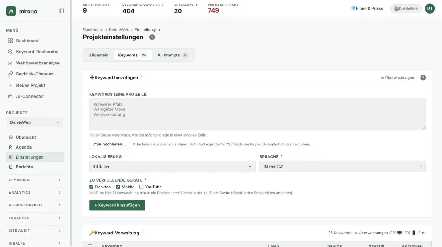 Das Formular Keyword hinzufügen mit den vorausgewählten Kästchen Desktop und Mobile unter den zu trackenden Geräten