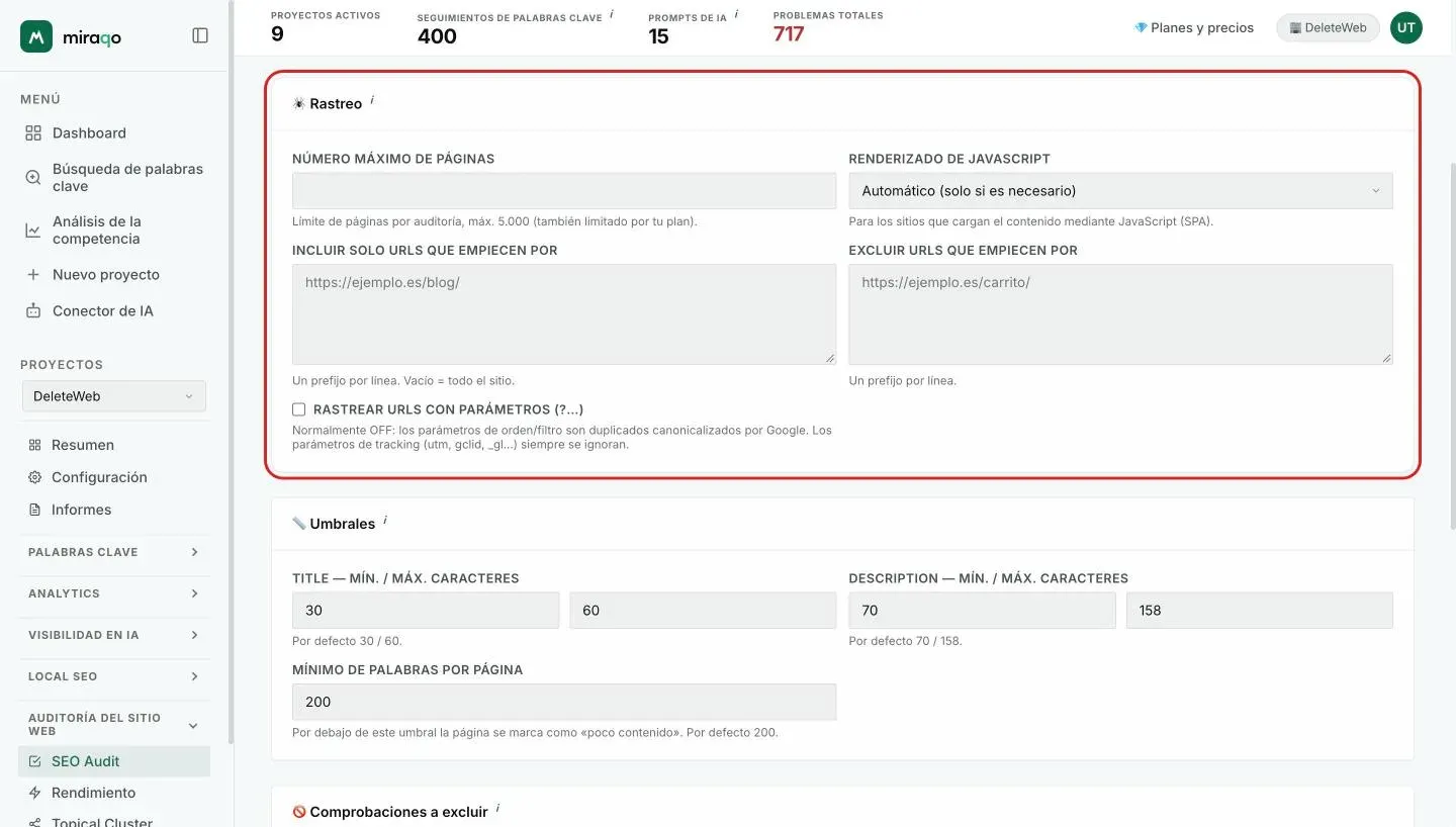 La tarjeta Rastreo resaltada: Número máximo de páginas, Renderizado de JavaScript, los dos recuadros Incluir solo URLs que empiecen por y Excluir URLs que empiecen por, y la casilla Rastrear URL con parámetros
