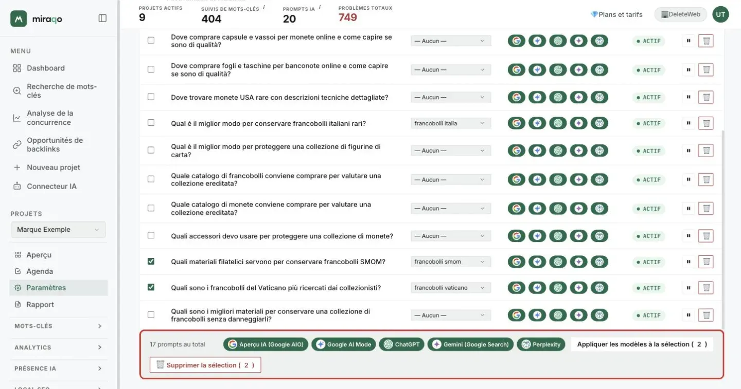 Le tableau des prompts suivis avec deux lignes cochées en bas et la barre mise en valeur sous le tableau : 17 prompts au total, les cinq modèles, Appliquer les modèles à la sélection (2) et Supprimer la sélection (2)
