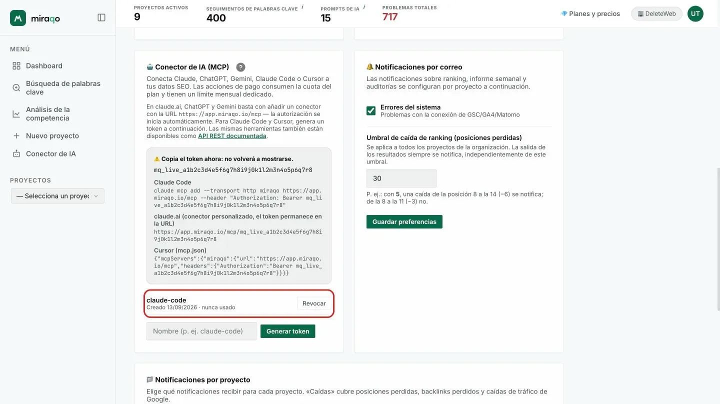 La lista de tokens activos debajo del recuadro: la fila del token claude-code con fecha de creación, último uso y el botón Revocar, resaltada