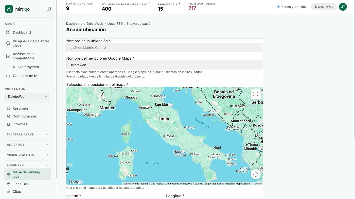 La página Añadir ubicación: campos Nombre de la ubicación y Nombre del negocio en Google Maps (precompletado desde el perfil de Google) y el mapa en el que hacer clic para fijar el centro de la rejilla