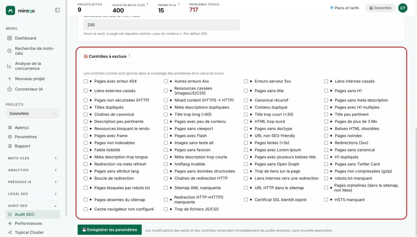 La carte Contrôles à exclure avec la grille de cases, une par contrôle, et en bas le bouton Enregistrer les paramètres mis en évidence avec la note indiquant que les seuils et les contrôles recalculent immédiatement les audits existants