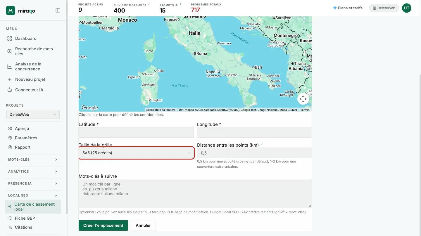 La partie basse du formulaire : Latitude et Longitude remplies par le clic sur la carte, le sélecteur Taille de la grille mis en évidence avec le coût en crédits à côté de chaque taille, la Distance entre les points, la zone de texte Mots-clés à suivre et le bouton Créer l’emplacement