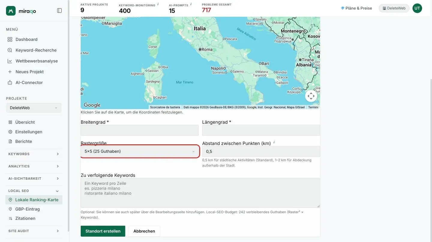 Der untere Teil des Formulars: Latitude und Longitude, ausgefüllt durch den Klick auf die Karte, der hervorgehobene Selektor Rastergröße mit den Credit-Kosten neben jeder Größe, der Abstand zwischen den Punkten, die Textarea Zu verfolgende Keywords und der Button Standort erstellen