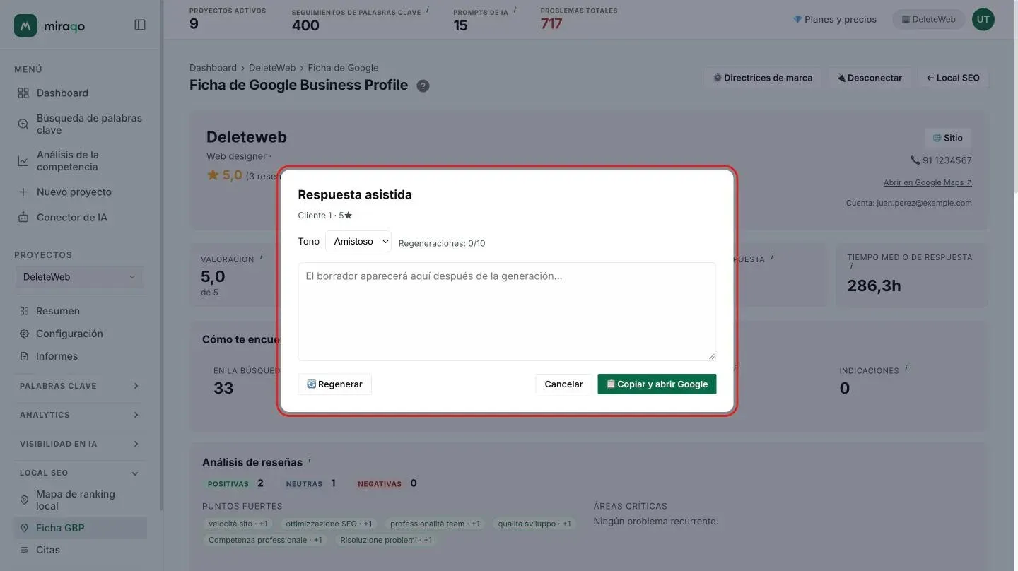 La ventana modal Respuesta asistida resaltada: reseña con estrellas, selector Tono, contador Regeneraciones, área del borrador y los botones Regenerar, Cancelar y Copiar y abrir Google